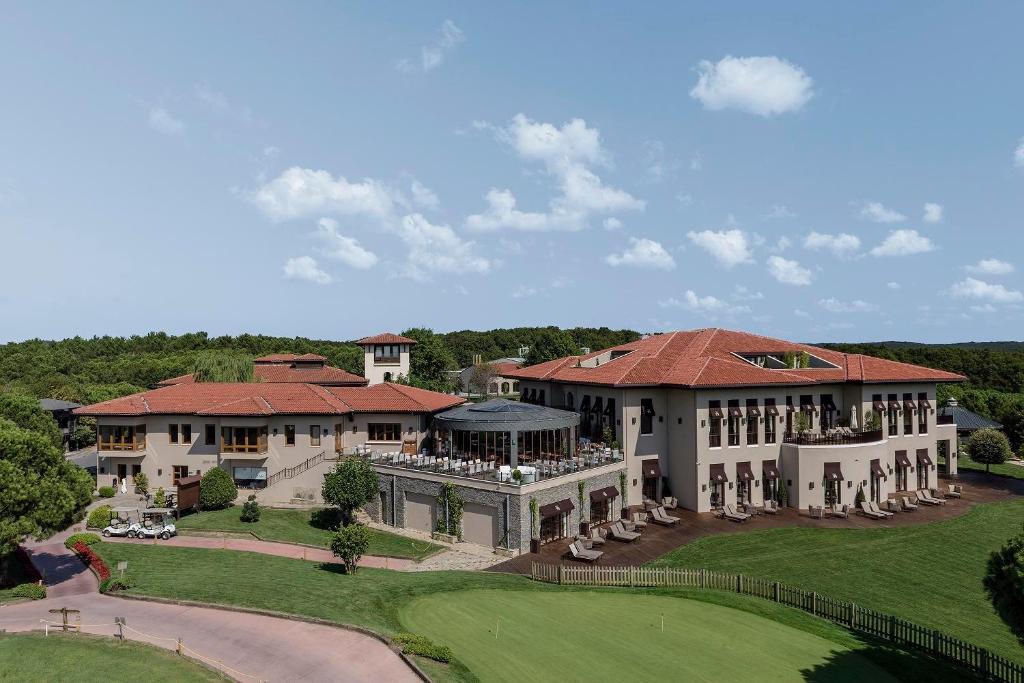 an aerial view of a large house with a green yard at Kemer Country Hotel İstanbul in Istanbul