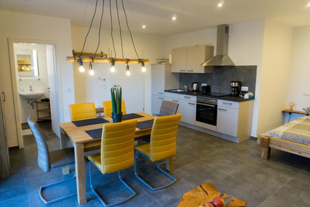 Dapur atau dapur kecil di Wohnung 2 im Kirschblütenhof
