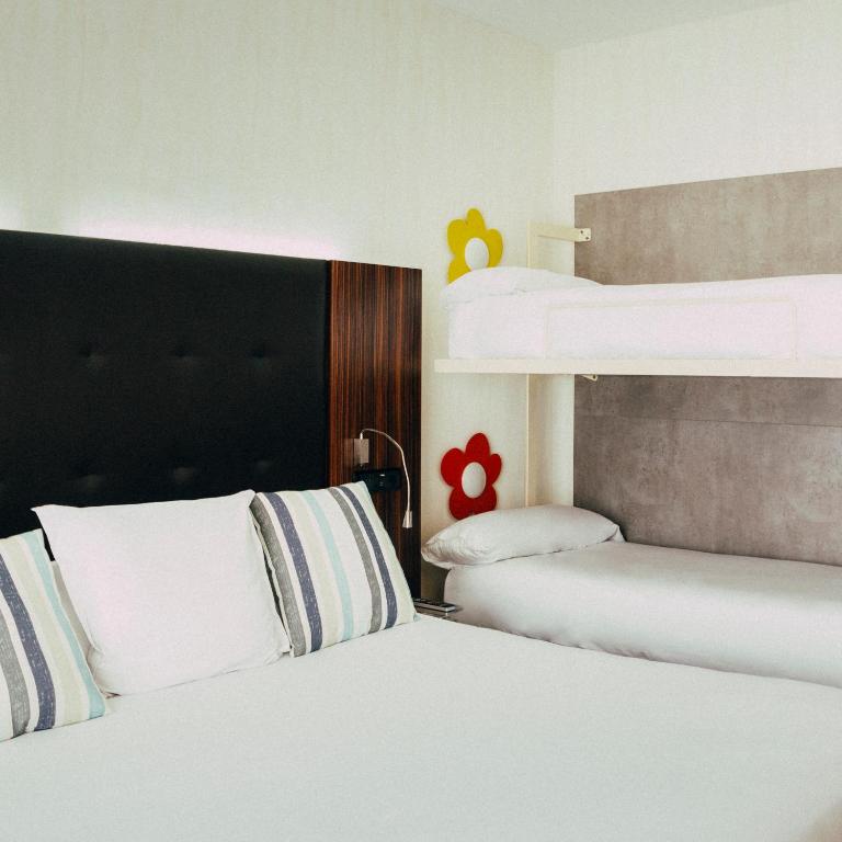 Кровать или кровати в номере Petit Palace Tamarises