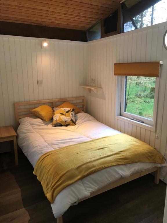 Loch Aweside Forest Cabins - Skerry Cabin (2 Bedrooms) – NO Hot Tub, Wi-Fi (extra Charge)