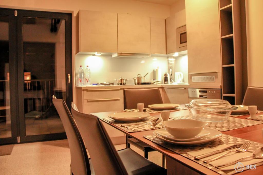 Bluestone Boarding Apartmentsにあるキッチンまたは簡易キッチン