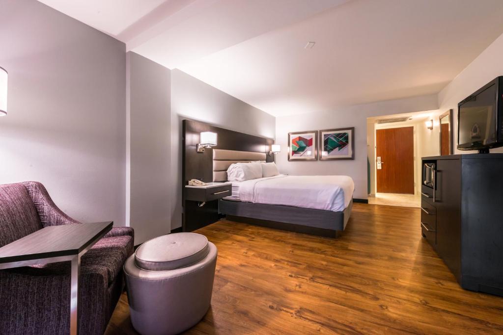 Holiday Inn Hotel and Suites Beaumont-Plaza I-10 & Walden, an IHG Hotel - 