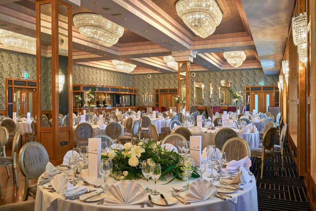 Restaurace v ubytování Garryvoe Hotel