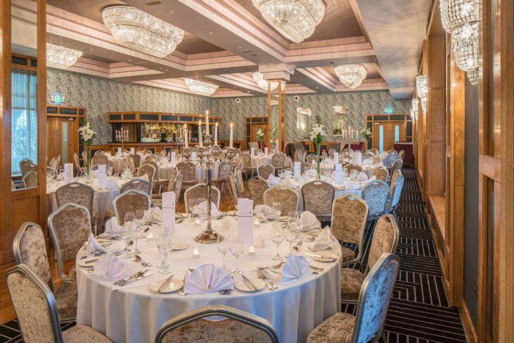 Restaurace v ubytování Garryvoe Hotel