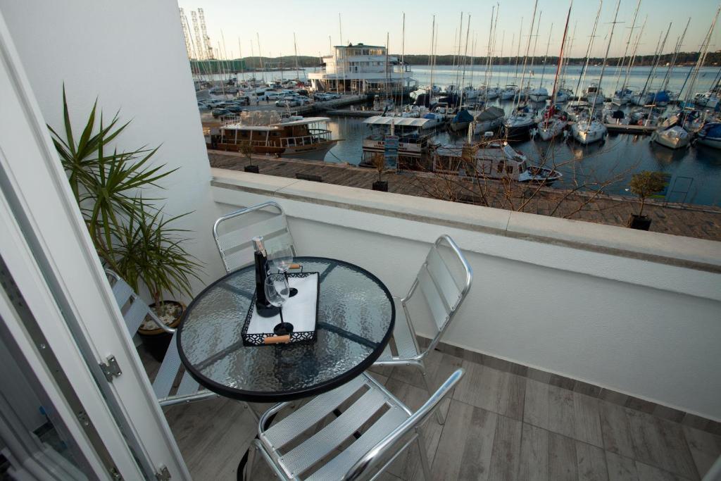 a table and chairs on a balcony with a marina at Apartment Stella in Pula