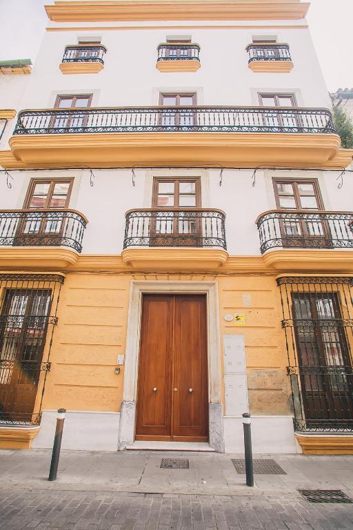 The facade or entrance of Apartamentos casa palacio