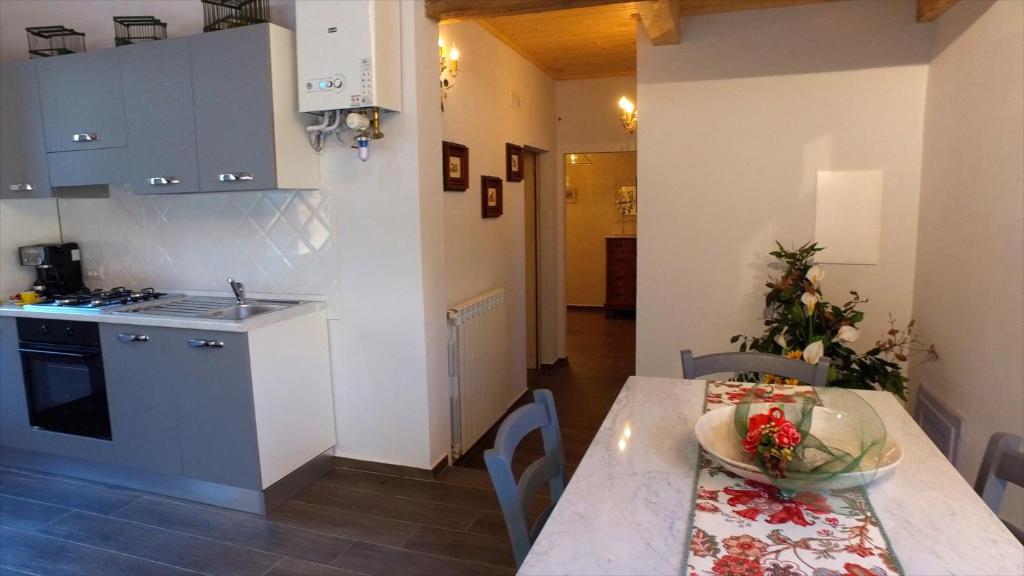 Kuchnia lub aneks kuchenny w obiekcie Villa Paglicci Reattelli Agriturismo