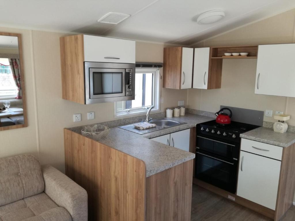 Private Caravan on Golden Sands Holiday Park, North Wales - Vakantiehuis