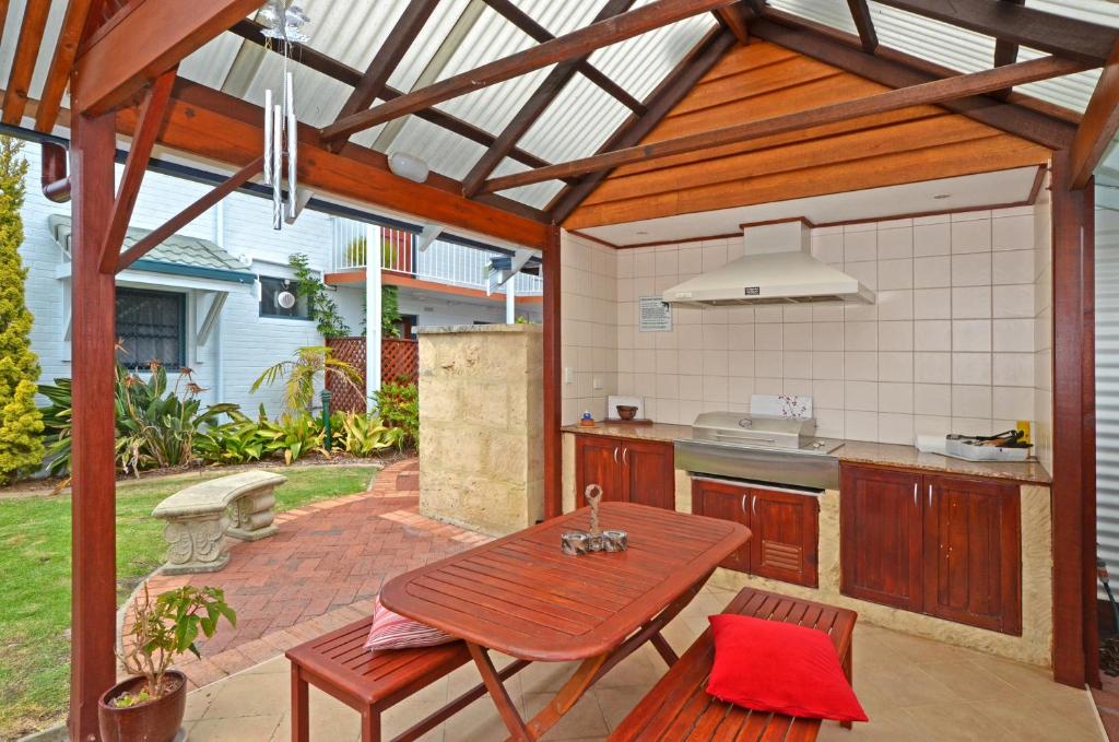 Kuchyň nebo kuchyňský kout v ubytování Dolphin Lodge Albany - Self Contained Apartments at Middleton Beach