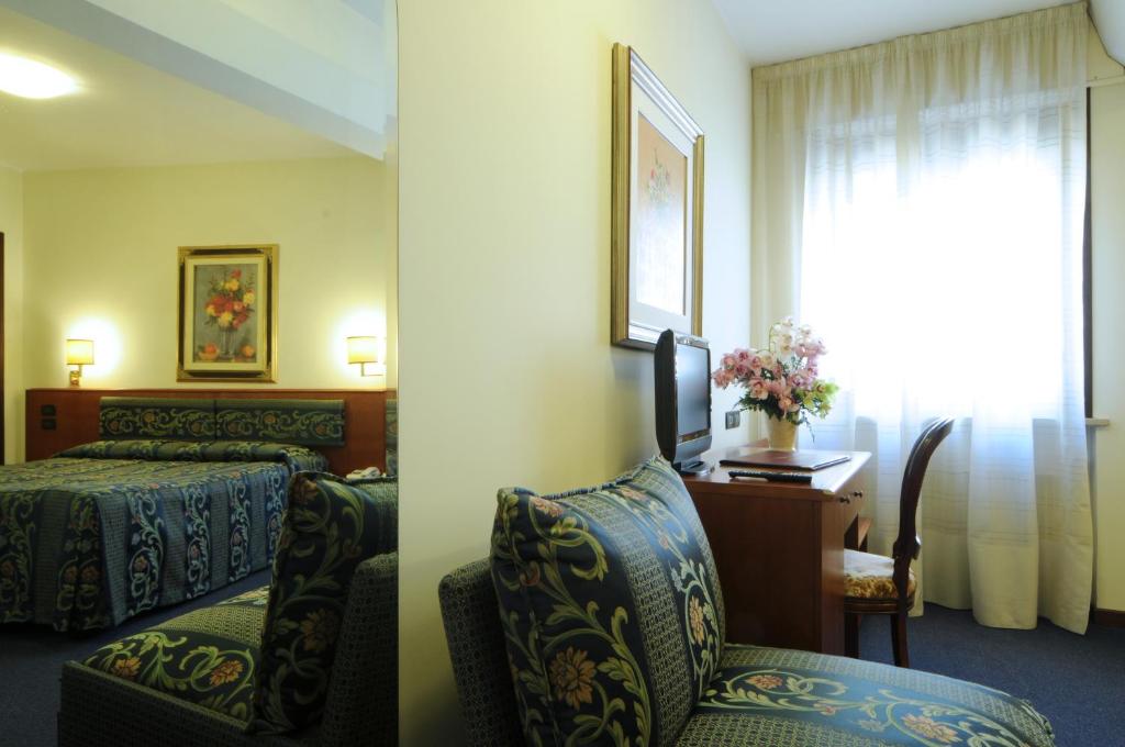 Postel nebo postele na pokoji v ubytování Hotel Cristallo