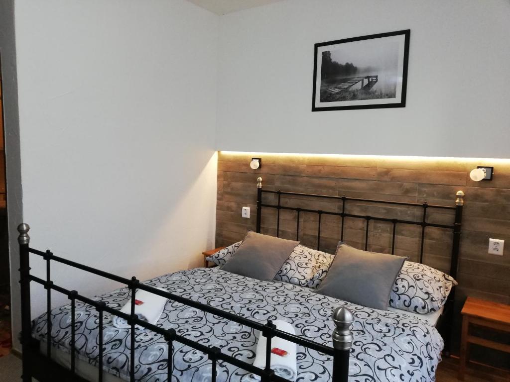 Postel nebo postele na pokoji v ubytování Penzion V Hájku
