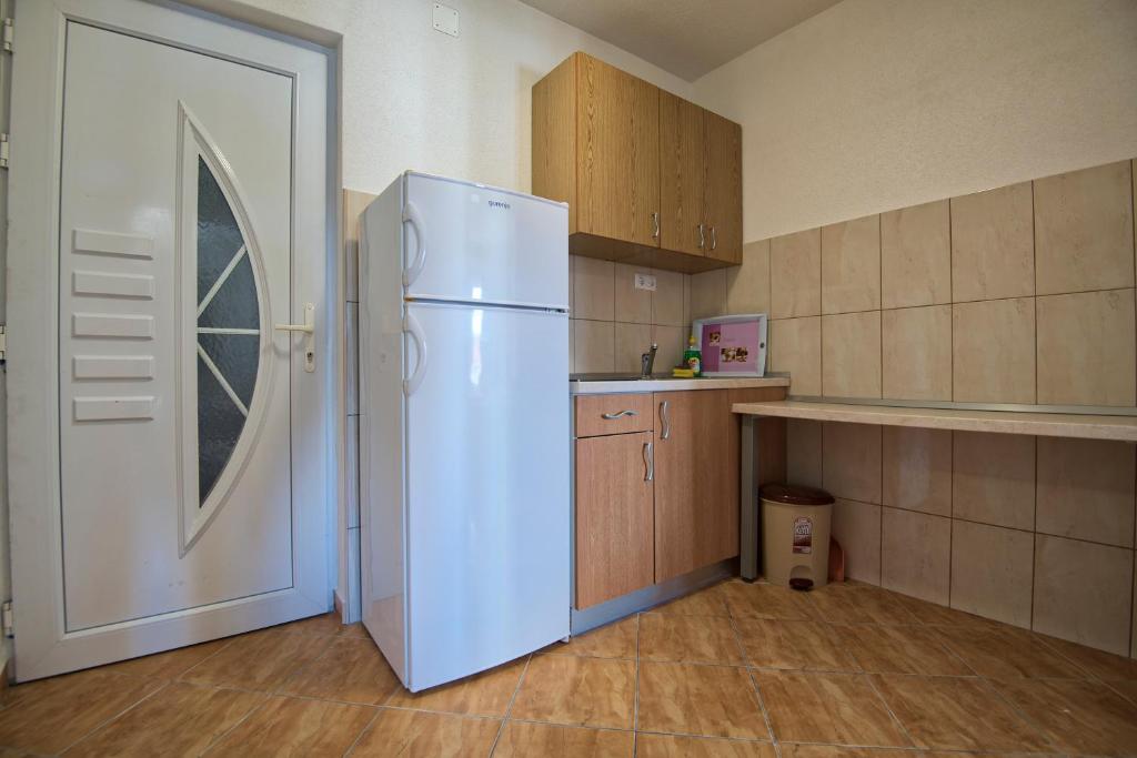 Kuchyň nebo kuchyňský kout v ubytování Apartments & rooms Leon