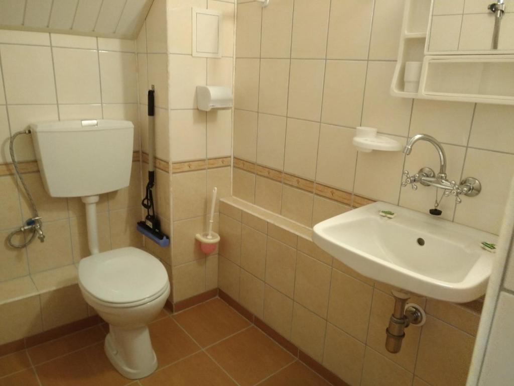 Kylpyhuone majoituspaikassa Doctor's House