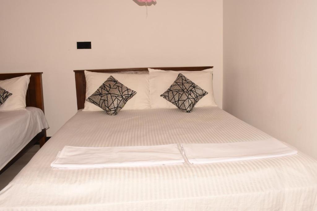 Postel nebo postele na pokoji v ubytování Sea Zone Hotel Nilaveli