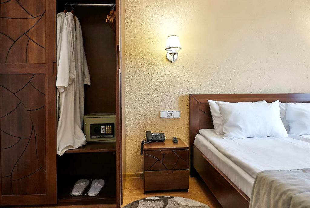 Postel nebo postele na pokoji v ubytování Resort Hotel Karpaty