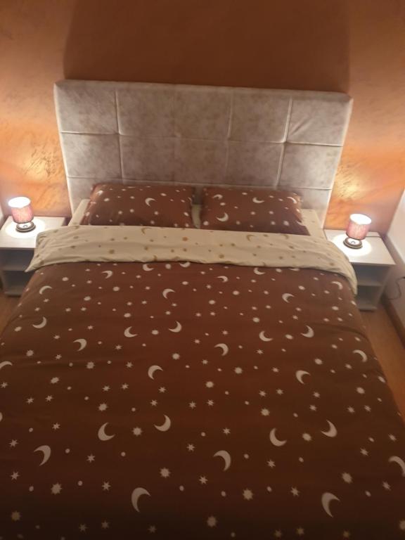 Postel nebo postele na pokoji v ubytování Apartman KEJ free parking