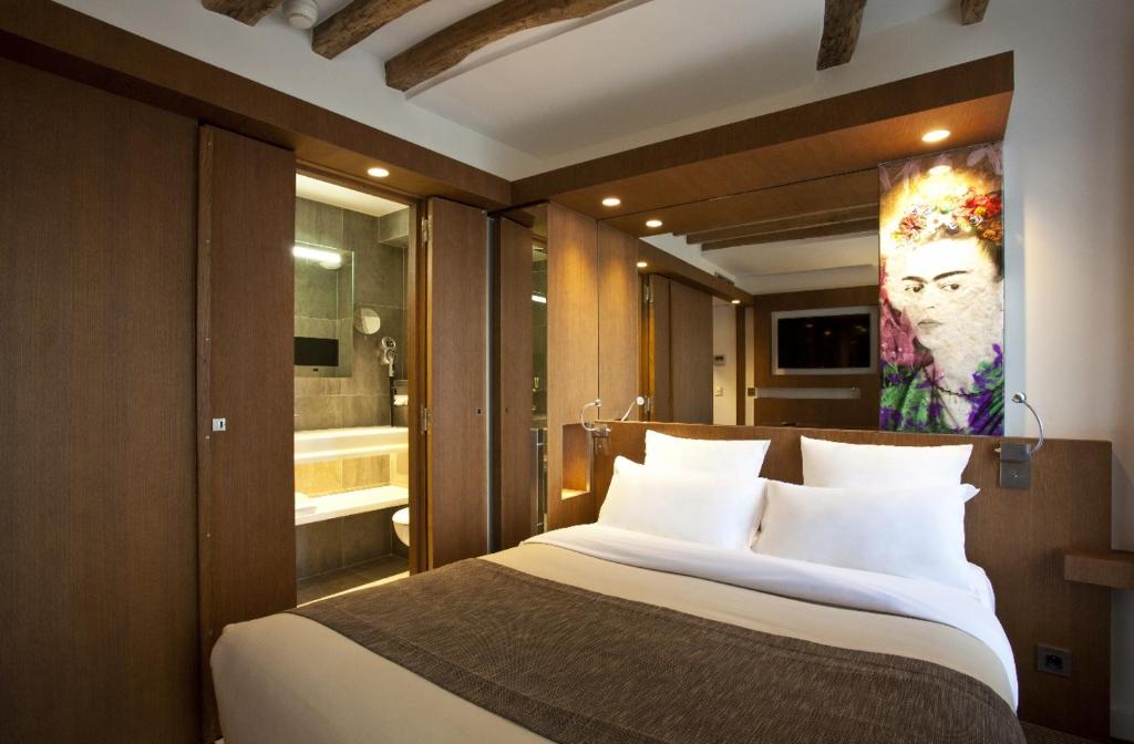 
Deluxe Double  with Winter Garden View
