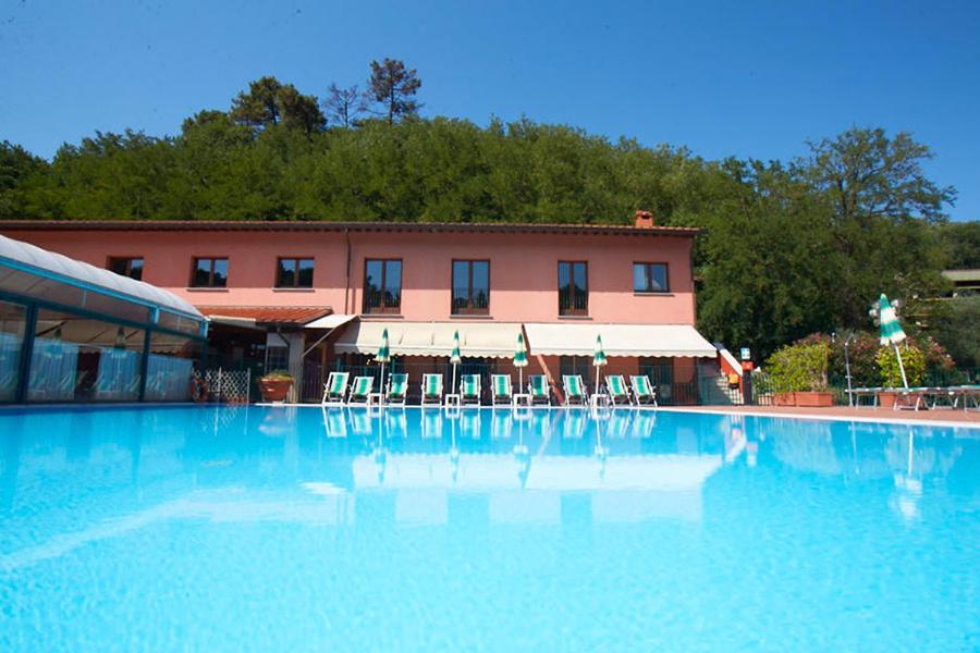 Bazén v ubytování Hotel Lago Verde nebo v jeho okolí
