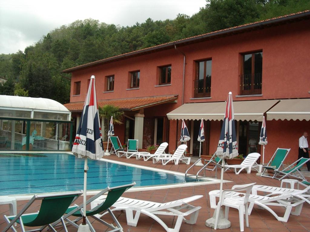 Bazén v ubytování Hotel Lago Verde nebo v jeho okolí