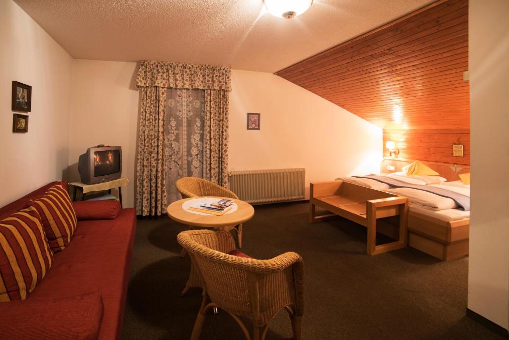 TV a/nebo společenská místnost v ubytování Hotel Vital Bad Bleiberg