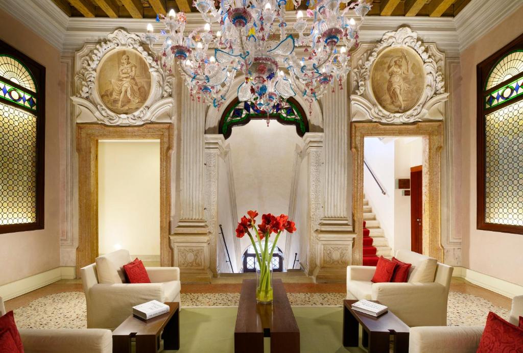a large lobby with chairs and a chandelier at Hotel Palazzo Giovanelli e Gran Canal in Venice