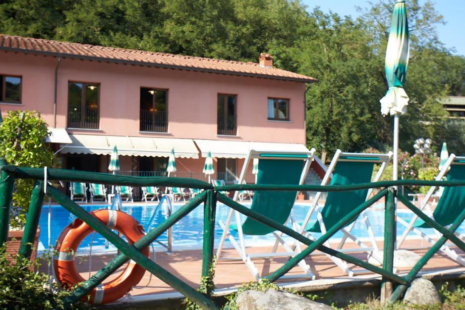 Bazén v ubytování Hotel Lago Verde nebo v jeho okolí