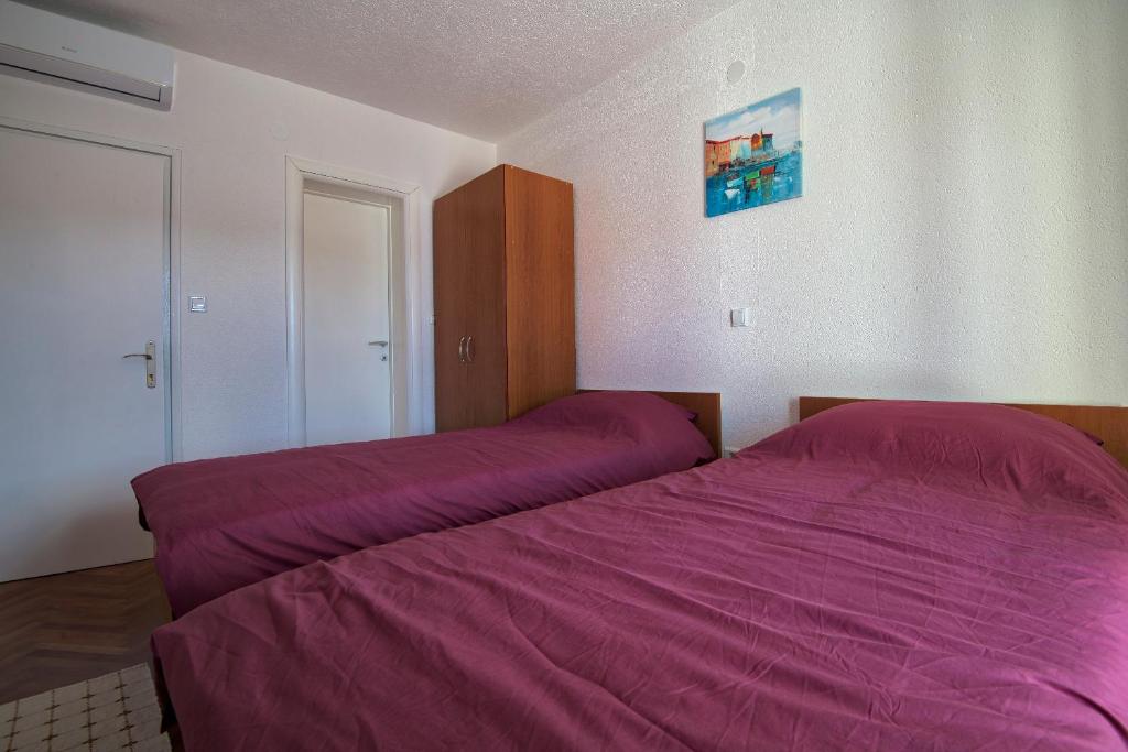 Postel nebo postele na pokoji v ubytování Apartments & rooms Leon