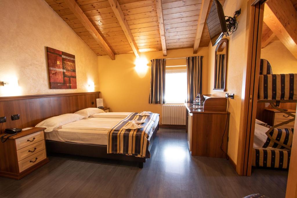 Postel nebo postele na pokoji v ubytování Hotel Bernina