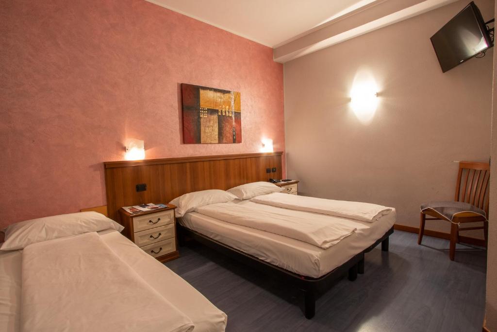 Postel nebo postele na pokoji v ubytování Hotel Bernina