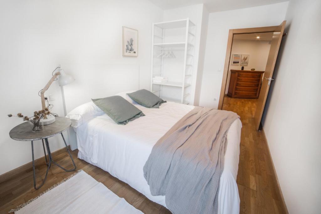 Postel nebo postele na pokoji v ubytování Apartamento Ático Bardenas