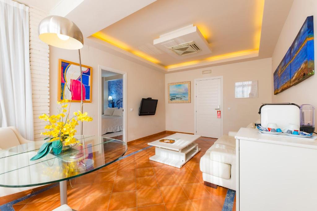 TV a/nebo společenská místnost v ubytování Hotel Guadalquivir