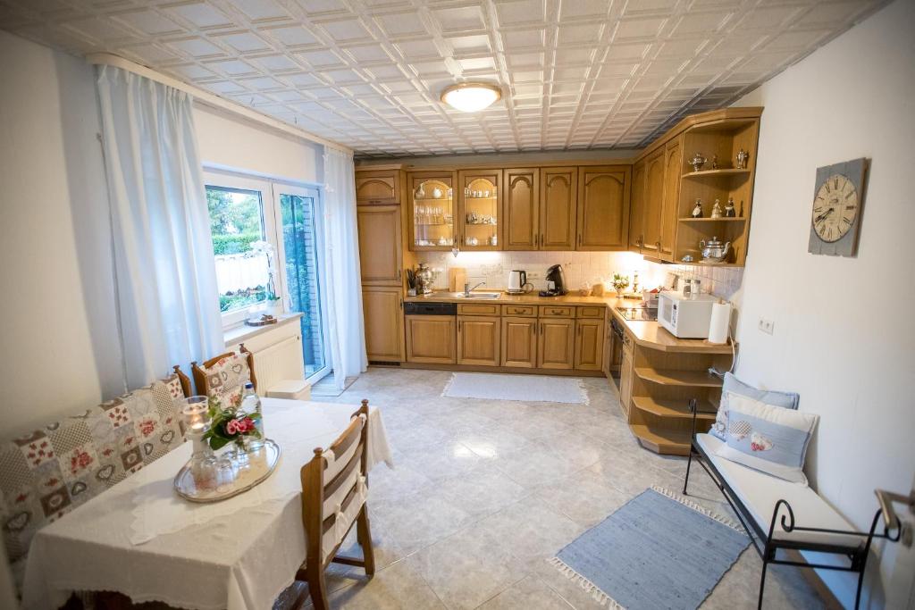 Ferienwohnung Landhaus Swisttal - In der Nähe Phantasialand Brühl und Palmenparadies Therme Euskirchen - 14