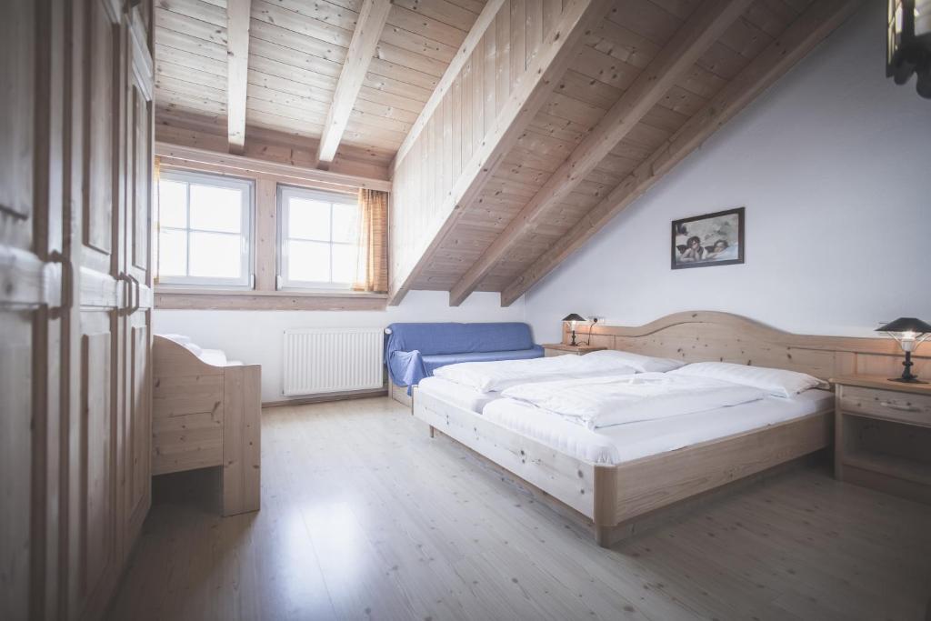 Postel nebo postele na pokoji v ubytování Almhaus Pfister OHG