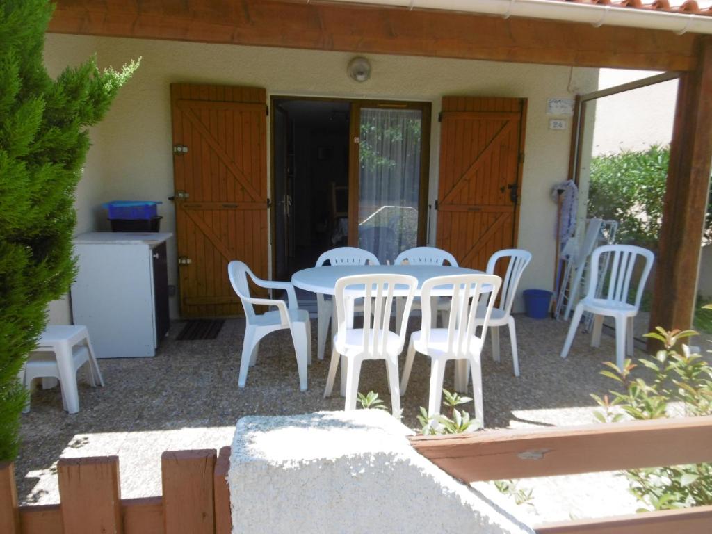 Photo de la galerie de l'établissement HOLIDAYLAND Le Mas de la Clape villa 6 couchages climatisée, à Narbonne-Plage