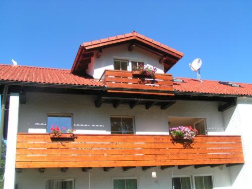 a building with a balcony with flower boxes on it at Casa Patrizia in Schwangau