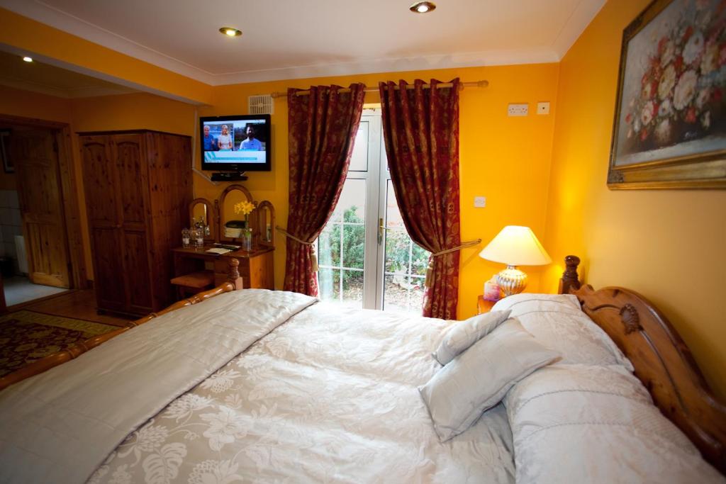 Postel nebo postele na pokoji v ubytování Evergreen Bed & Breakfast