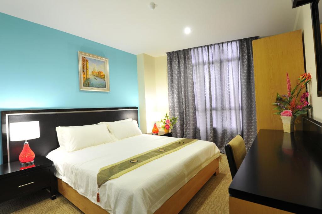 Postel nebo postele na pokoji v ubytování Hallmark View Hotel