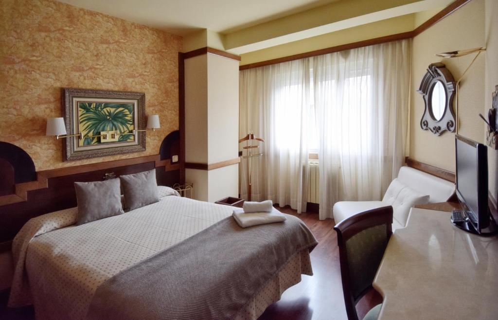 Postel nebo postele na pokoji v ubytování Hotel Maria Luisa