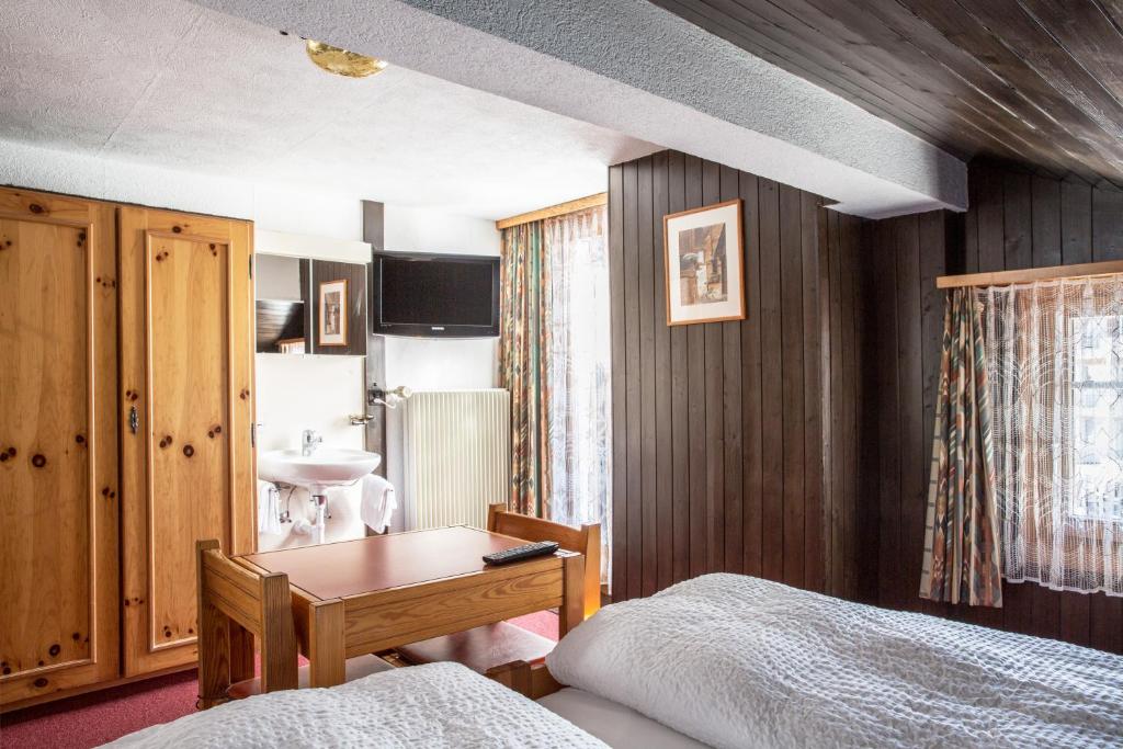 Postel nebo postele na pokoji v ubytování Hotel Burgener