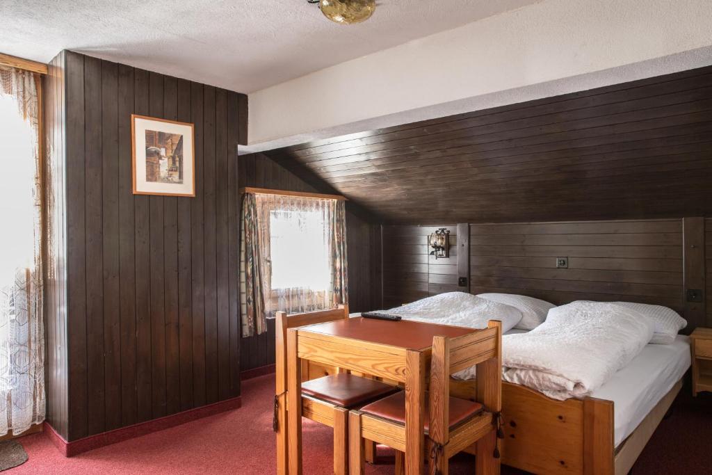 Postel nebo postele na pokoji v ubytování Hotel Burgener