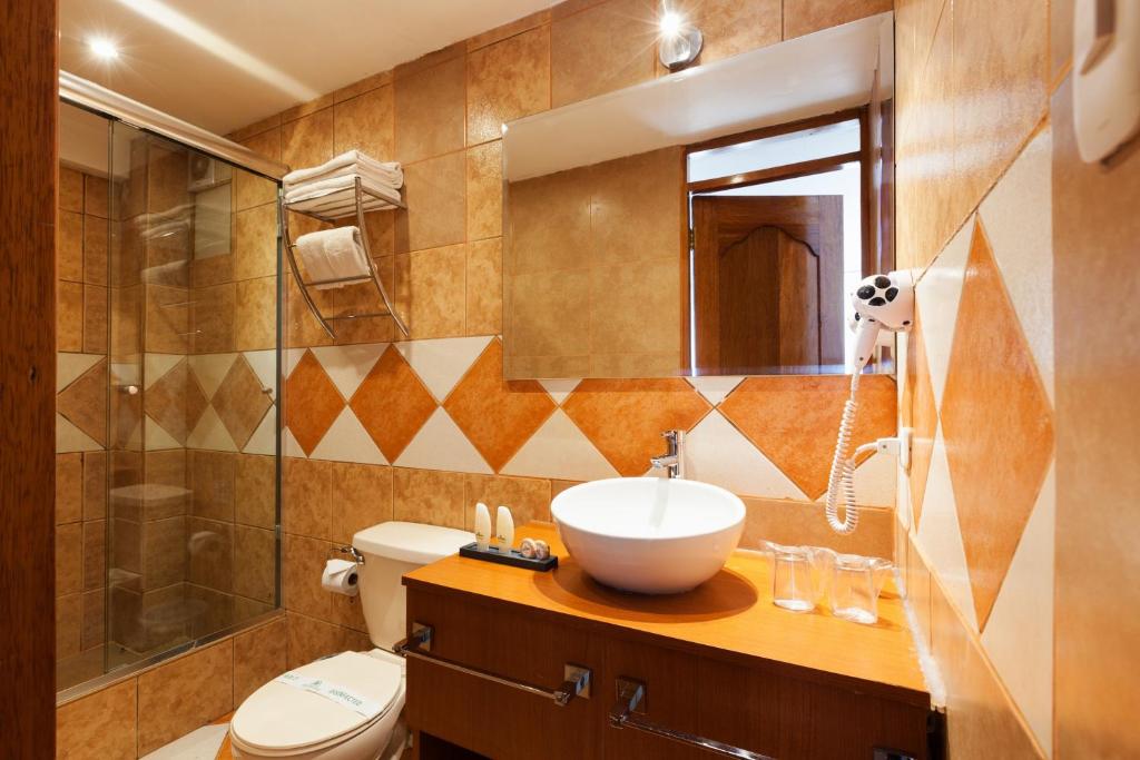 Koupelna v ubytování Inti Punku Machupicchu Hotel & Suites