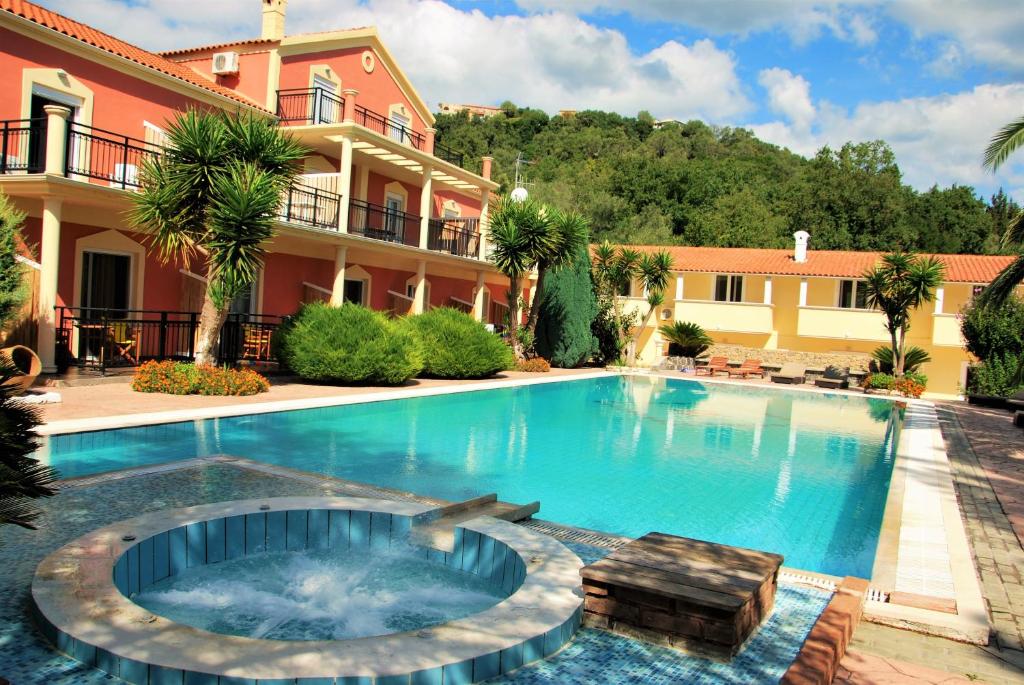 A piscina em ou perto de Corfu Pearl