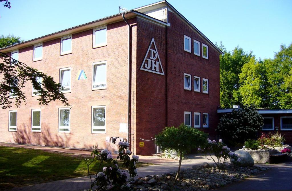 a large brick building with aania sign on the side at Jugendherberge Flensburg in Flensburg