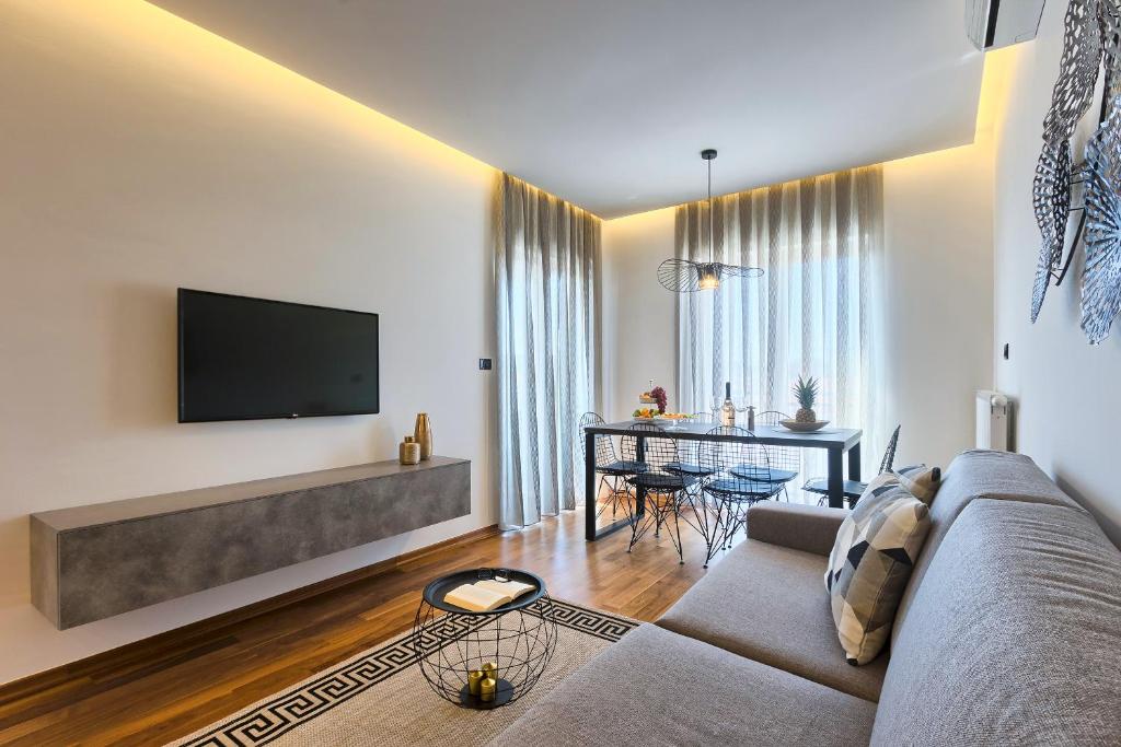 Televízia a/alebo spoločenská miestnosť v ubytovaní Adriatic Apartments