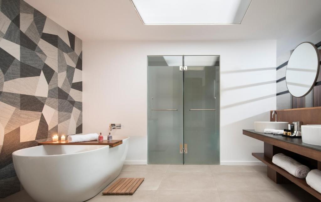 Junior Suite Outdoor Jacuzzi #2