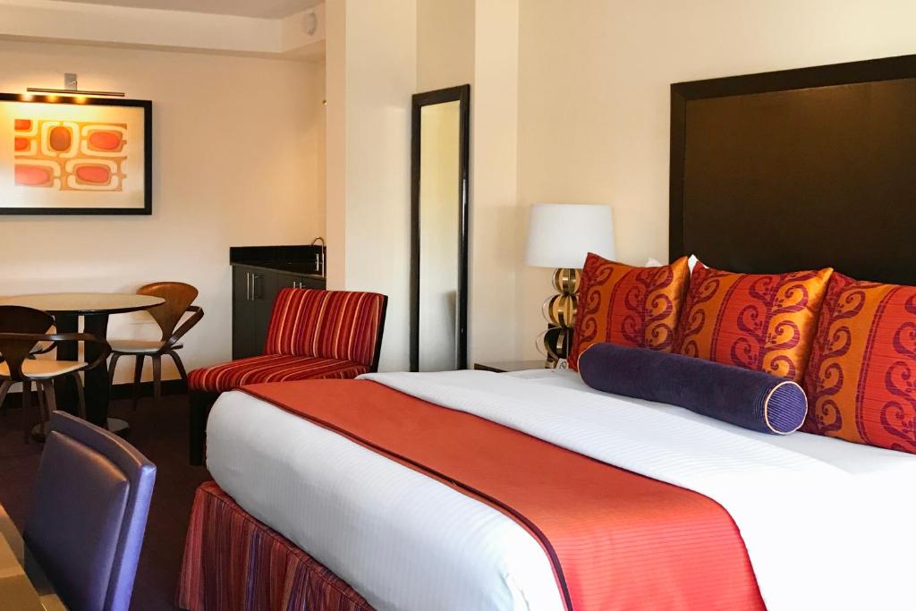 Washington Plaza Hotel - Premier King Room