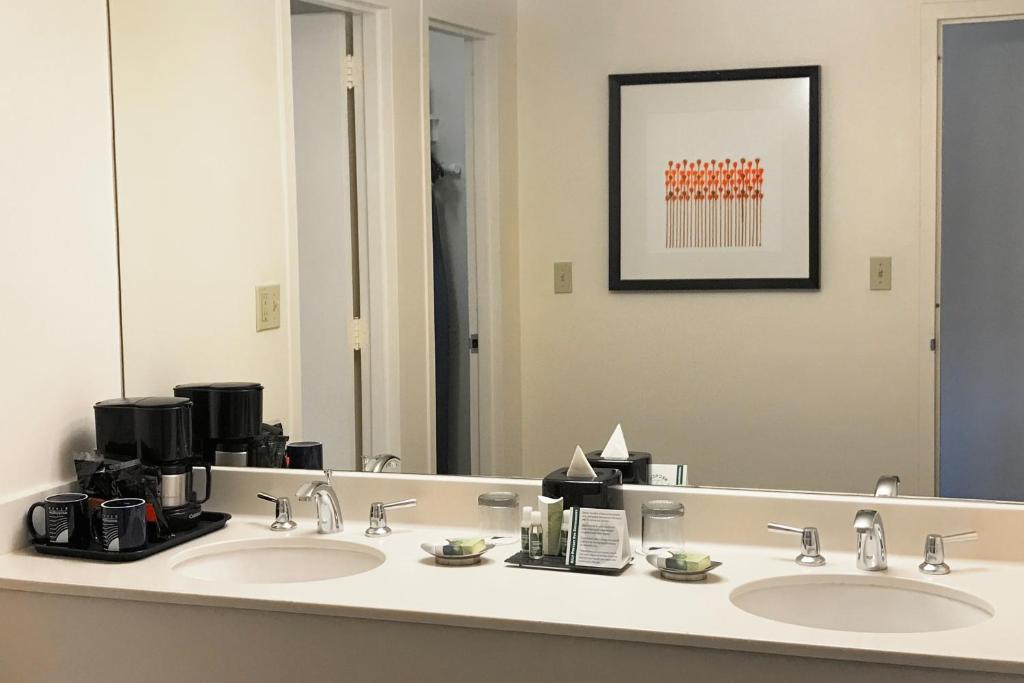 Washington Plaza Hotel - Deluxe Double Room