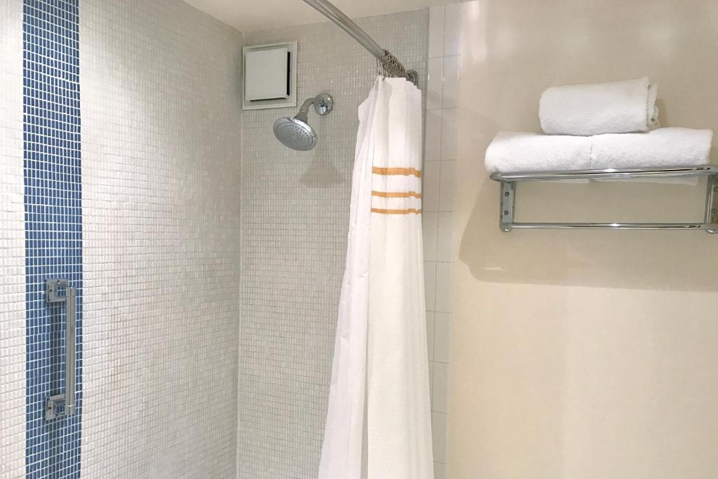 Washington Plaza Hotel - 