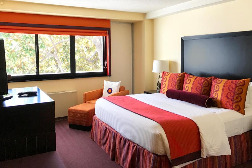 31 Dreamy Hotels Near Howard University 60 Washington Plaza Hotel image