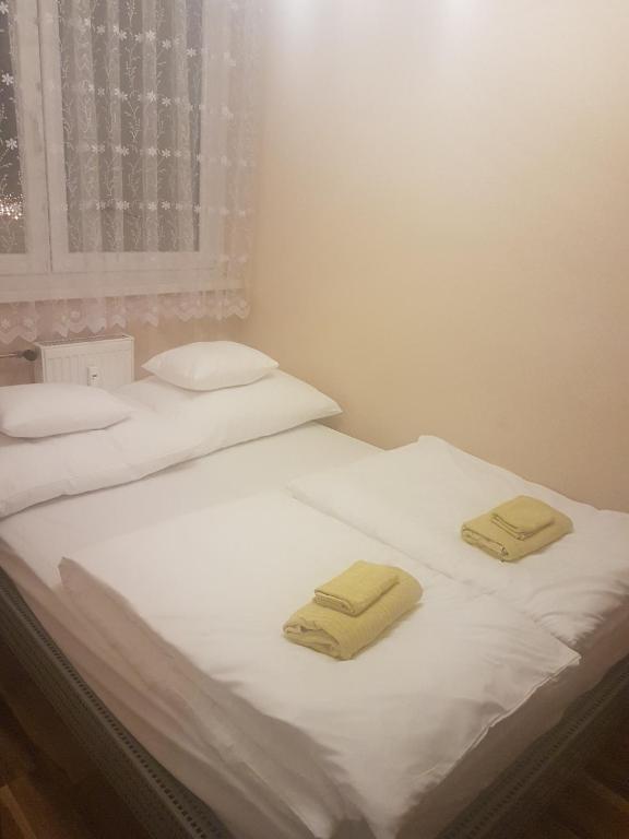 Posteľ alebo postele v izbe v ubytovaní Vegas Zugló